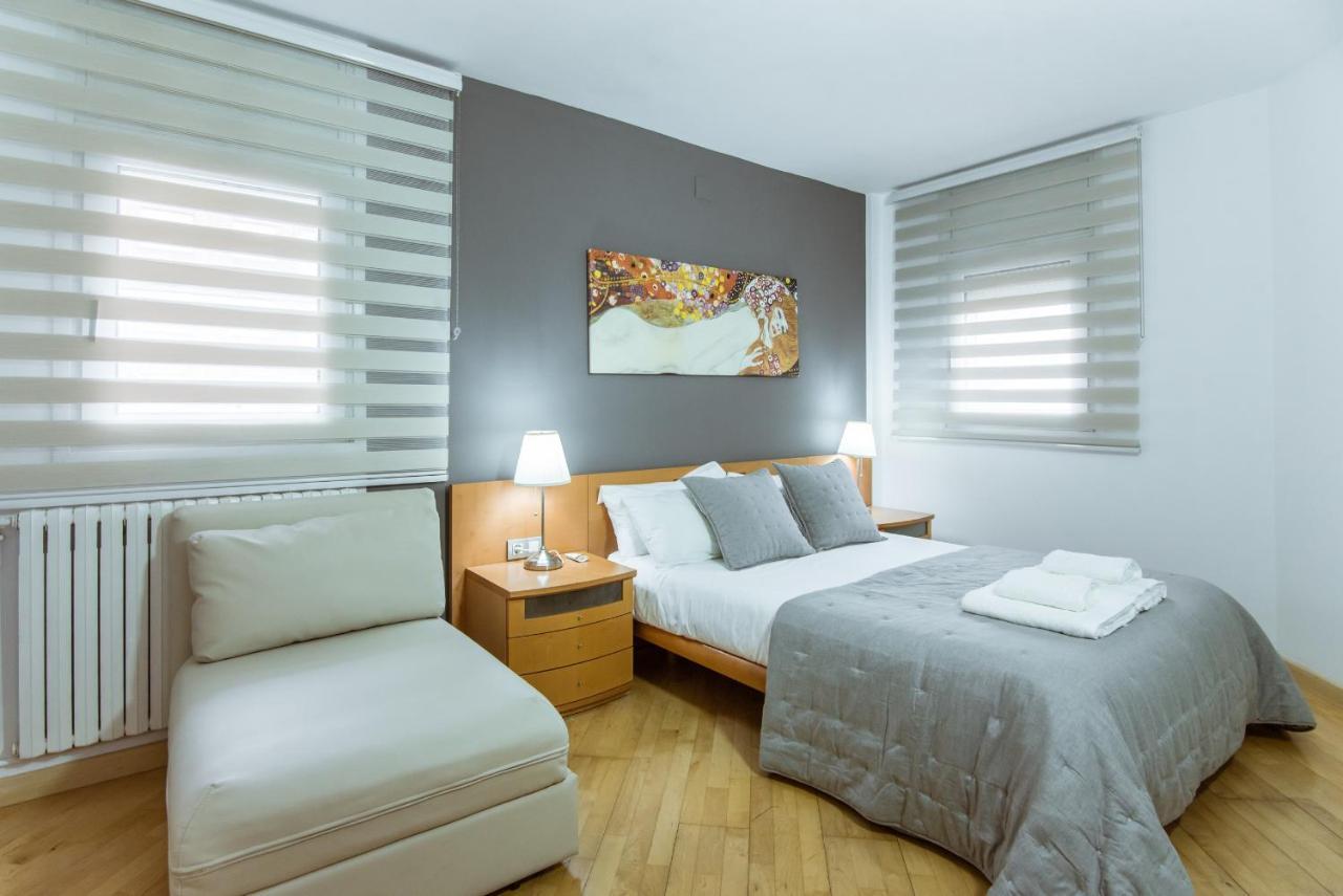 Two Bedroom Townhouse Within 10min Walk From Beach * Barcellona