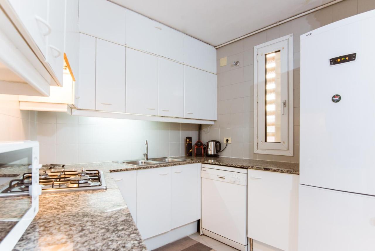 Two Bedroom Townhouse Within 10min Walk From Beach * Barcellona