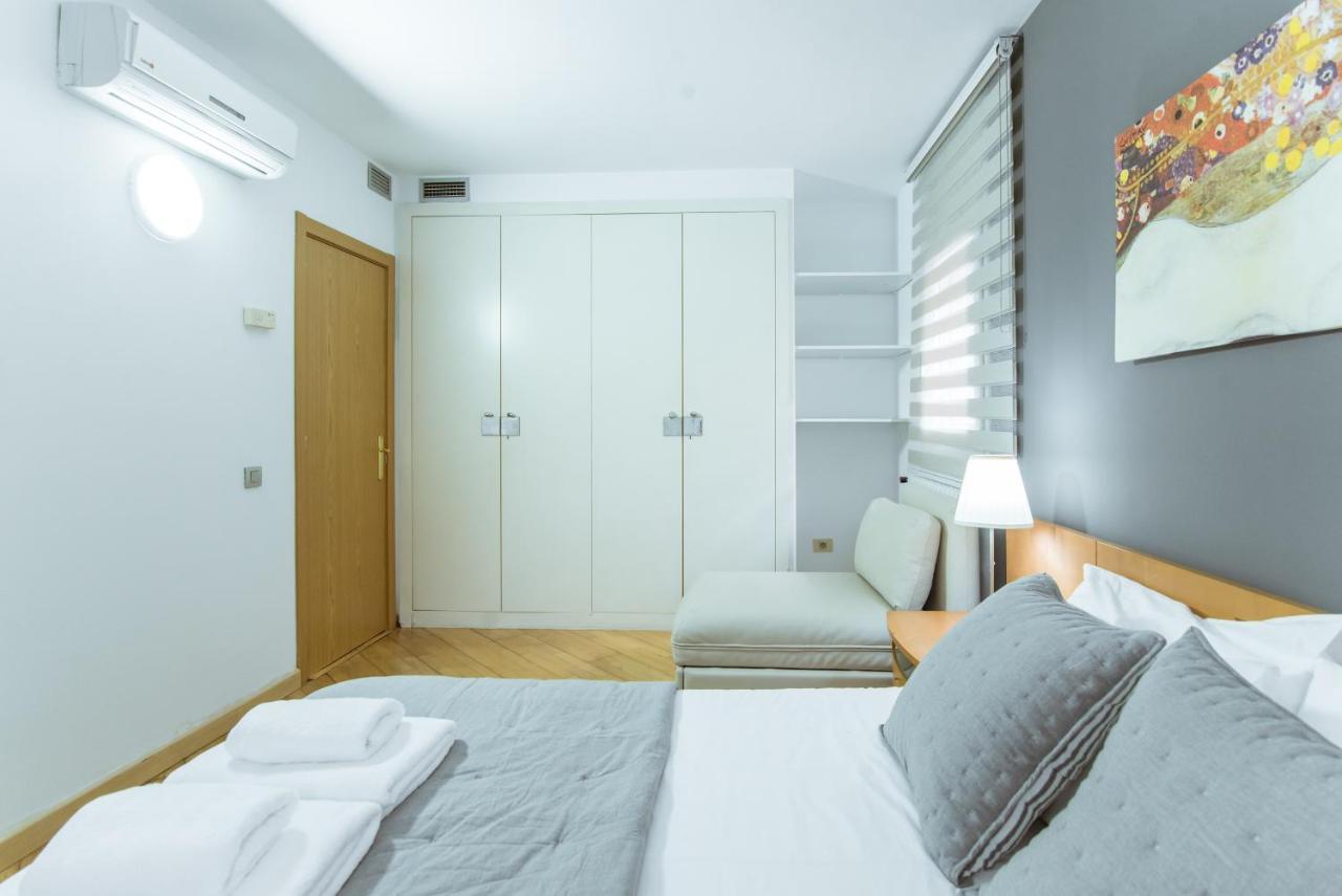 Two Bedroom Townhouse Within 10min Walk From Beach Apartment Barcelona